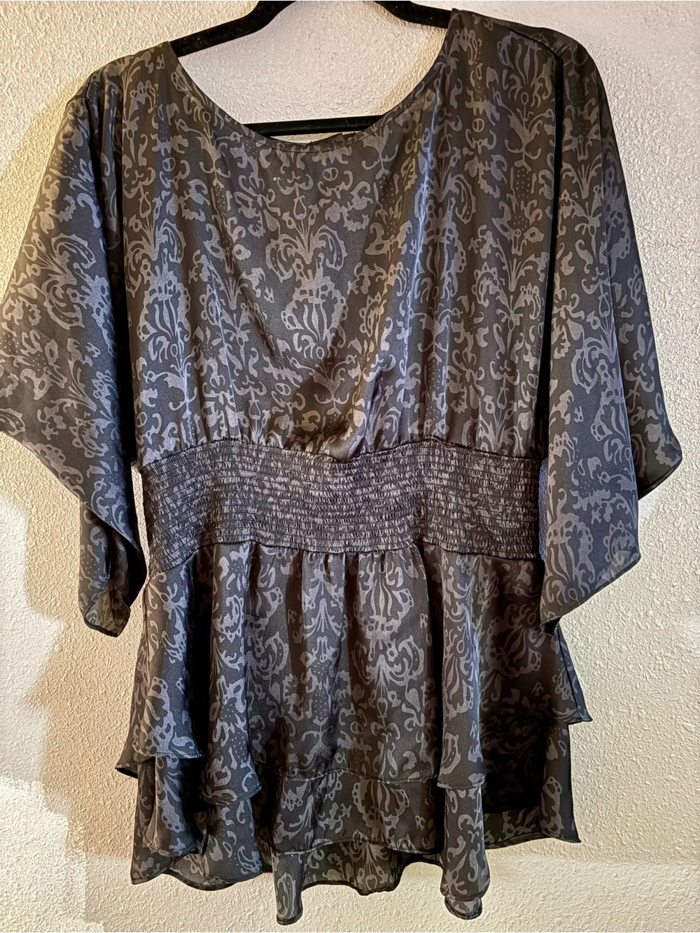 Eci Gray/Black Damask Pattern Flutter Sleeve Peplum Top w/ Rhinestone Buttons